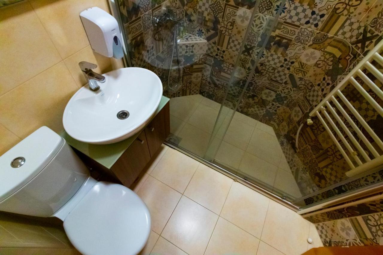Hotel Pine Skopje Bagian luar foto