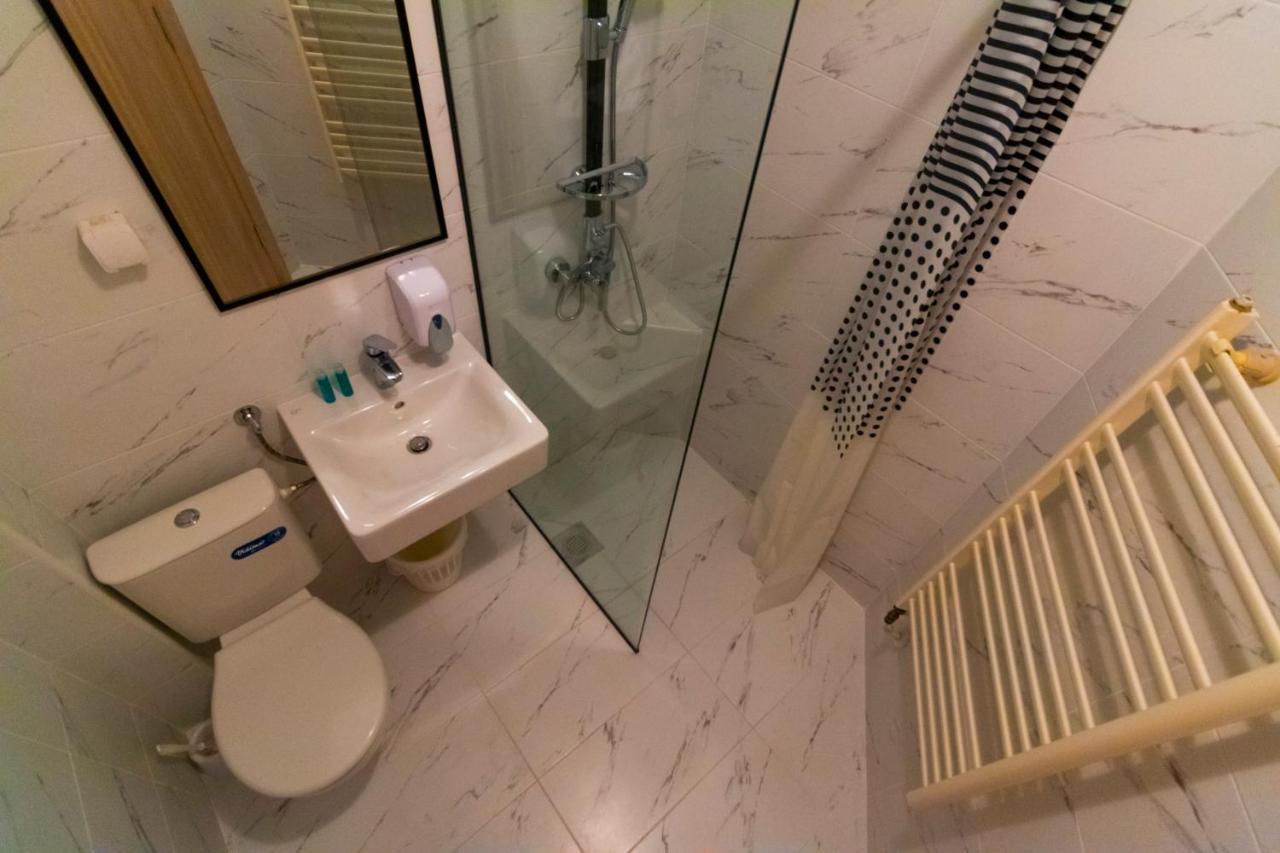 Hotel Pine Skopje Bagian luar foto