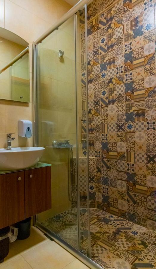 Hotel Pine Skopje Bagian luar foto