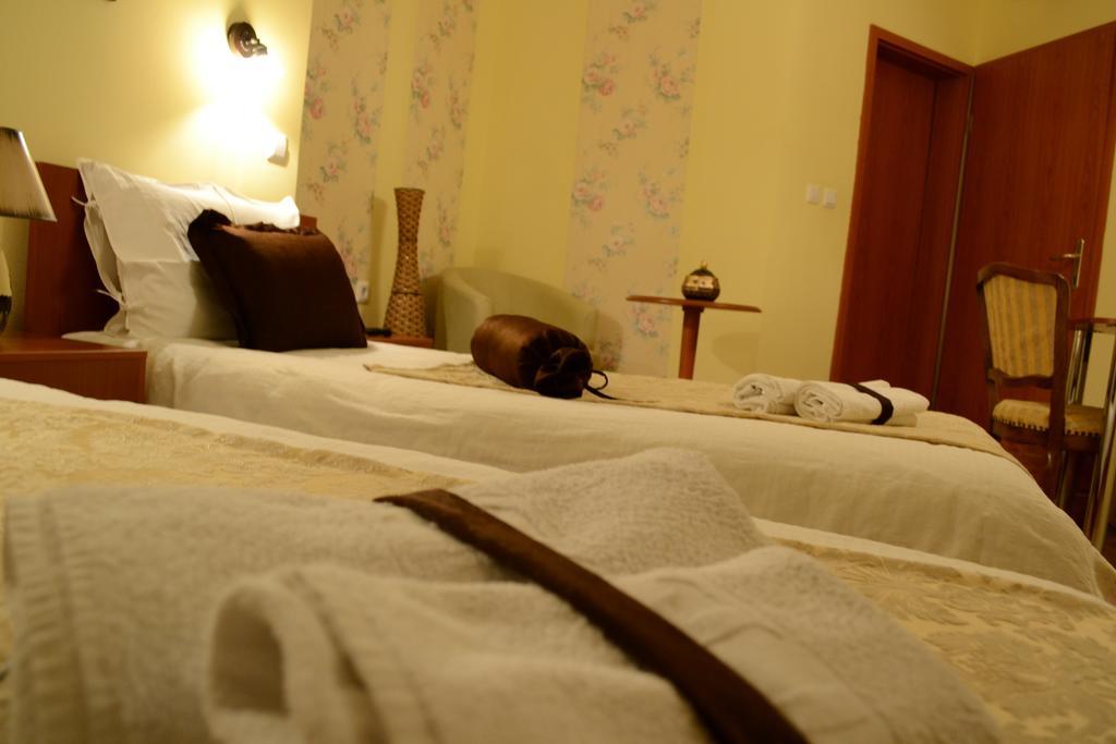 Hotel Pine Skopje Ruang foto