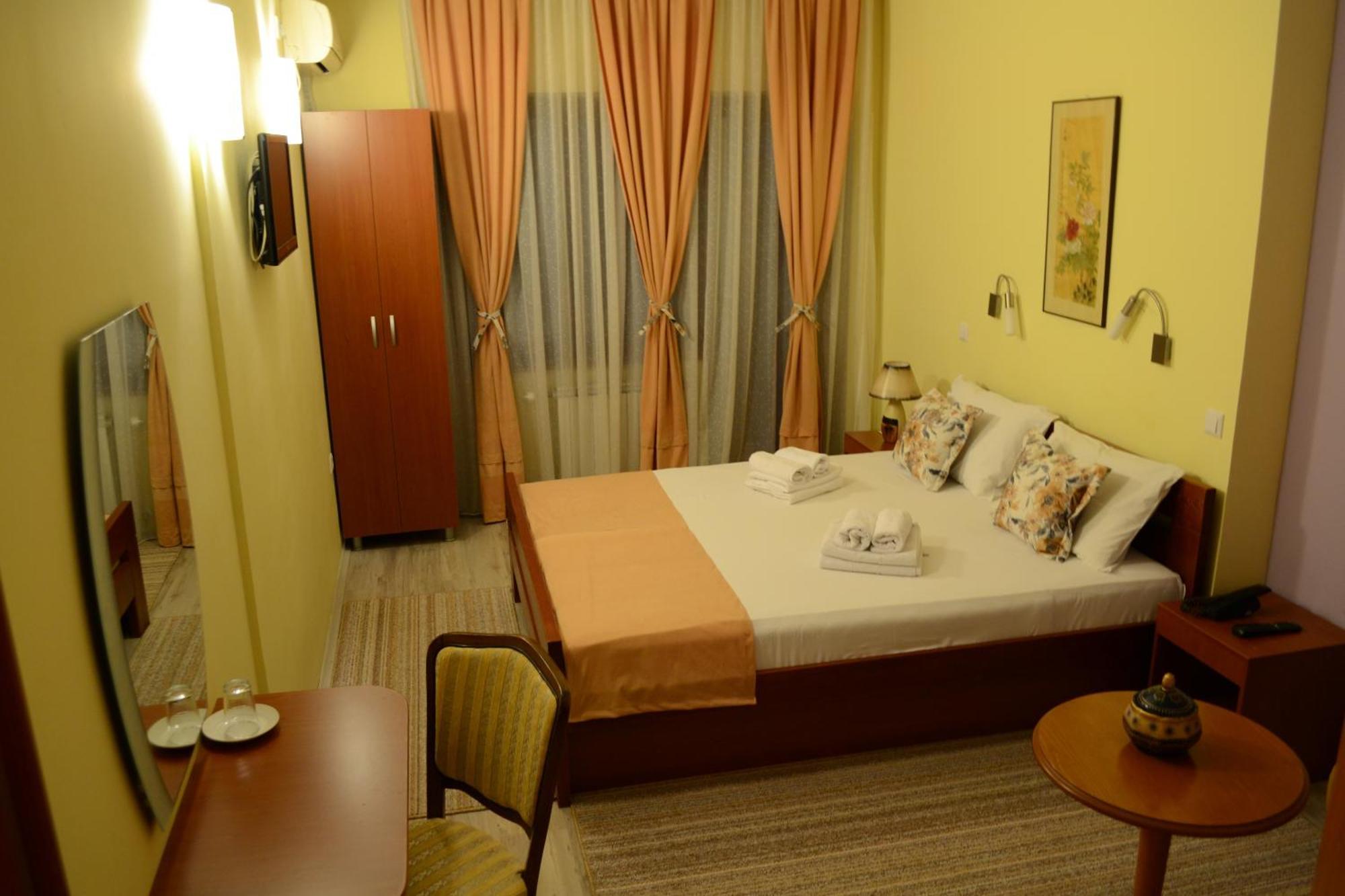 Hotel Pine Skopje Ruang foto