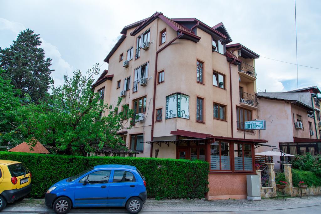 Hotel Pine Skopje Bagian luar foto