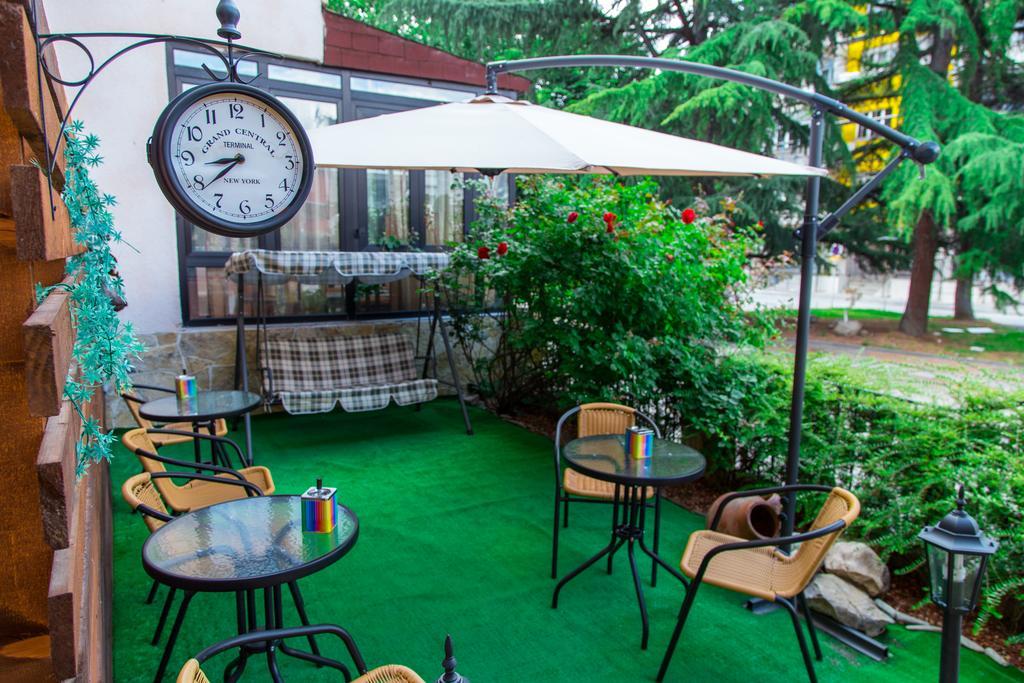 Hotel Pine Skopje Bagian luar foto