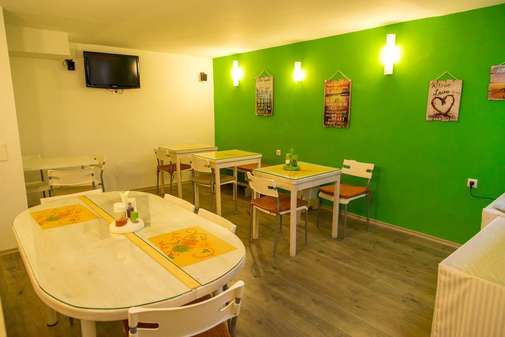 Hotel Pine Skopje Bagian luar foto