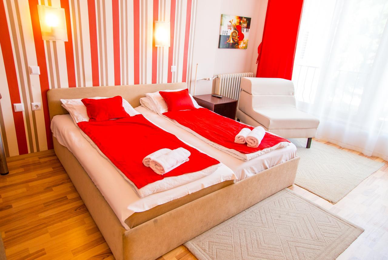 Hotel Pine Skopje Bagian luar foto