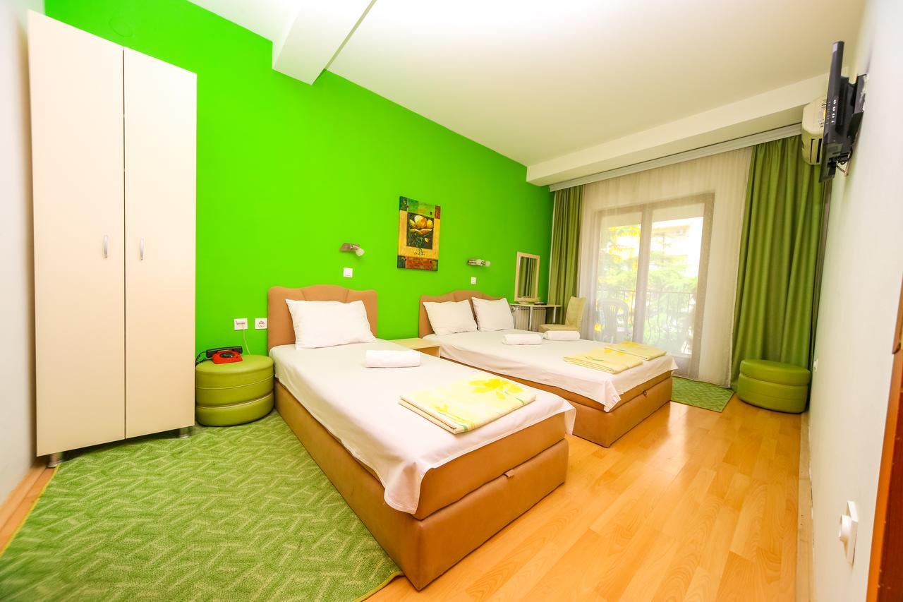 Hotel Pine Skopje Bagian luar foto