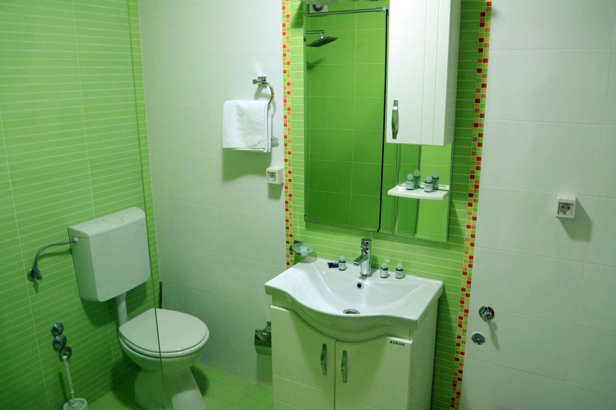 Hotel Pine Skopje Bagian luar foto