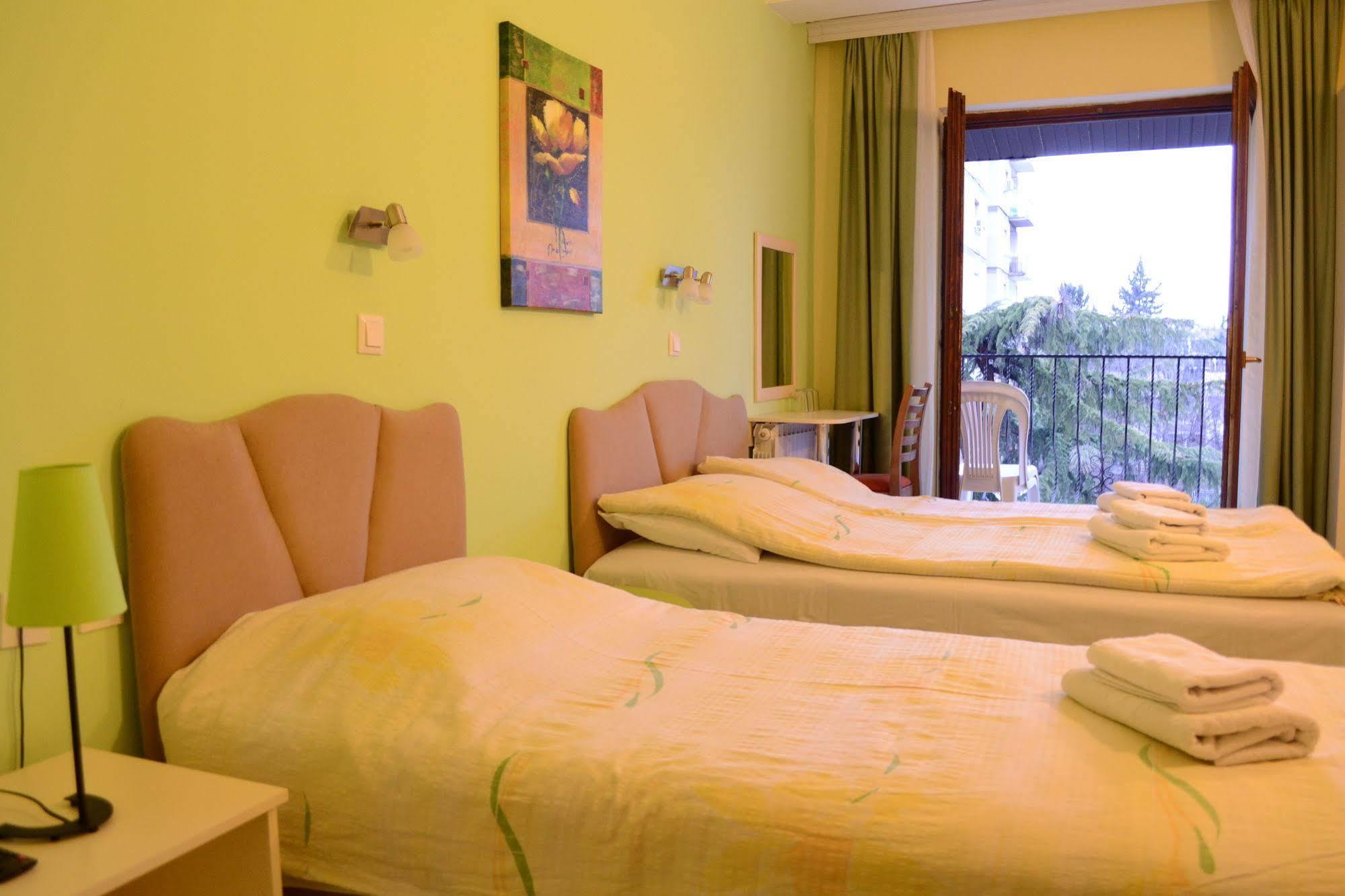Hotel Pine Skopje Bagian luar foto